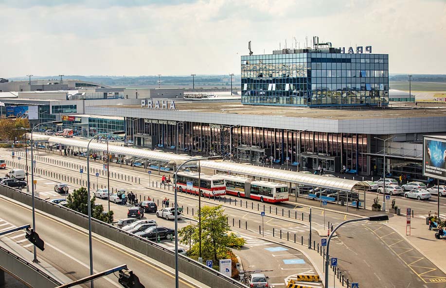 De Gids voor de Luchthaven van Praag: Tips voor een Vlotte Aankomst en Vertrek – Aanbevolen Boekingsplatforms